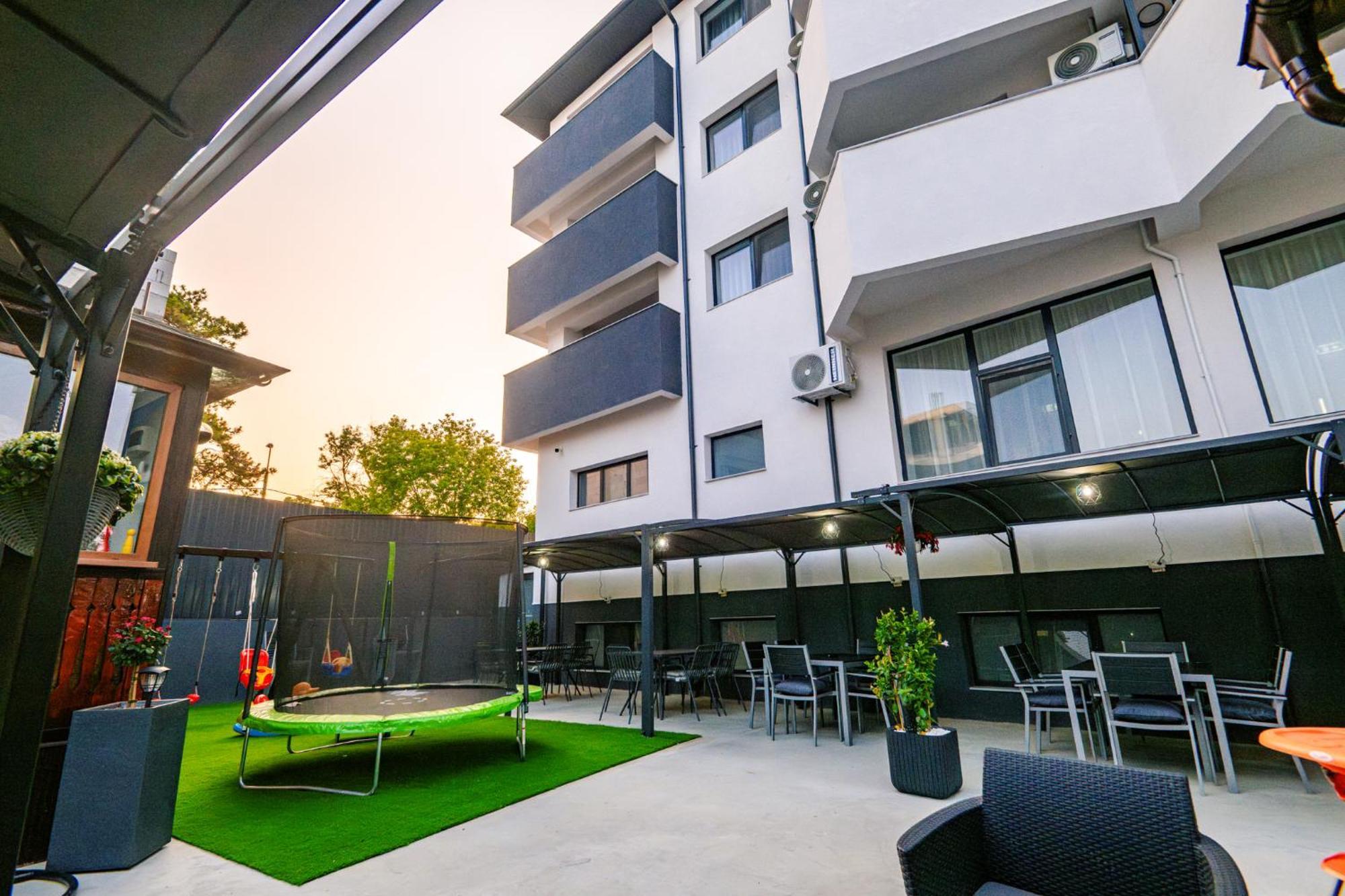 Roxy&maryo Hotel